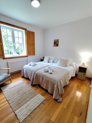 5 dormitorios, tabla de planchar con plancha, wifi y ropa de cama