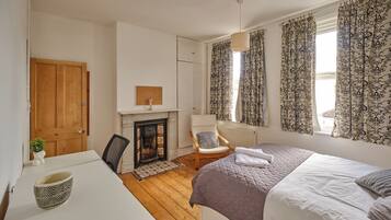 3 bedrooms, desk, iron/ironing board, travel cot