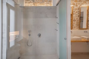 Deluxe Double Room, Mobility Accessible | Bathroom | Bathrobes, slippers