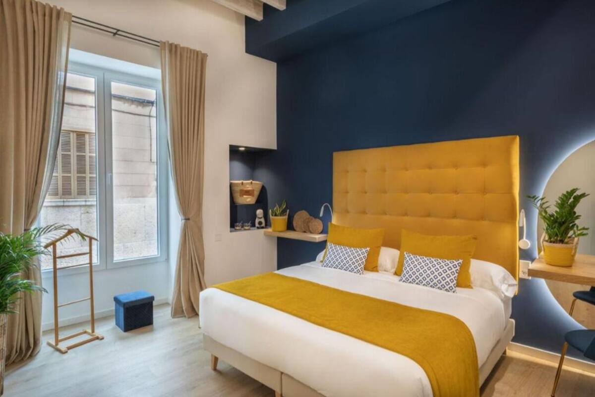 Deluxe Double Room, Mobility Accessible | In-room safe, blackout drapes, soundproofing, free WiFi