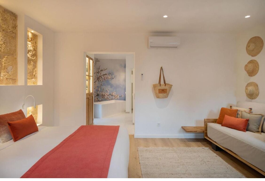 Kahden hengen luksushuone (yksi tai kaksi sänkyä), parveke, kaupunkinäköala | Tallelokero huoneessa, pimennysverhot, äänieristys, ilmainen Wi-Fi