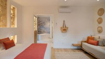 Habitación de lujo con 1 cama doble o 2 individuales, balcón, vistas a la ciudad | Caja fuerte, cortinas opacas, sistema de insonorización y wifi gratis