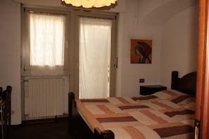 2 chambres, fer et planche à repasser, literie fournie