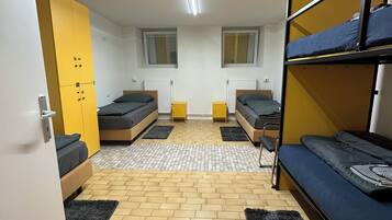 2 bedrooms, internet, bed sheets