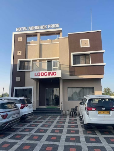 Hotel Abhishek Pride