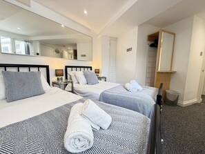 2 habitaciones, tabla de planchar con plancha y wifi gratis 