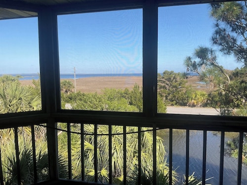 Scenic beauty on the bay