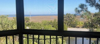 Scenic beauty on the bay