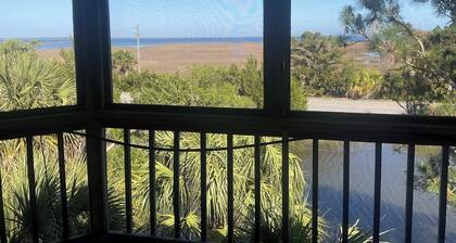 Scenic beauty on the bay