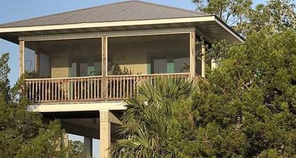 Scenic beauty on the bay