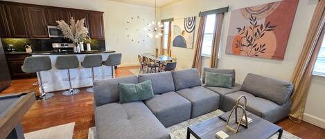 Een smart-tv en een kantoor