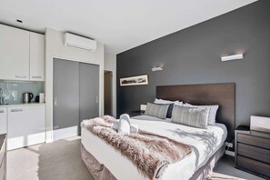 1 chambre, bureau, fer et planche à repasser, Wi-Fi