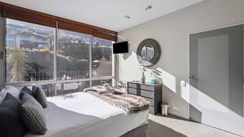 1 habitación, escritorio, tabla de planchar con plancha y wifi