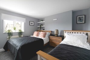 3 عدّة غرف نوم ومكتب ومكواة/لوح كي وسرير سفر