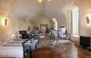 1 chambre, fer et planche à repasser, lit parapluie, Wi-Fi gratuit