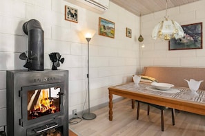 House, 2 Bedrooms, Smoking | Interior