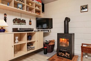 House, 2 Bedrooms, Smoking | Interior