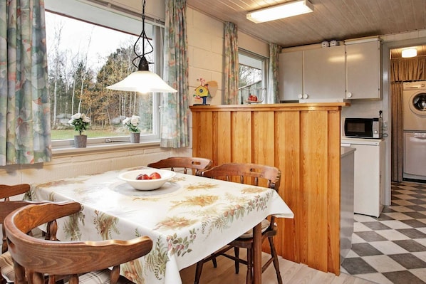 House, 2 Bedrooms, Smoking | Dining room