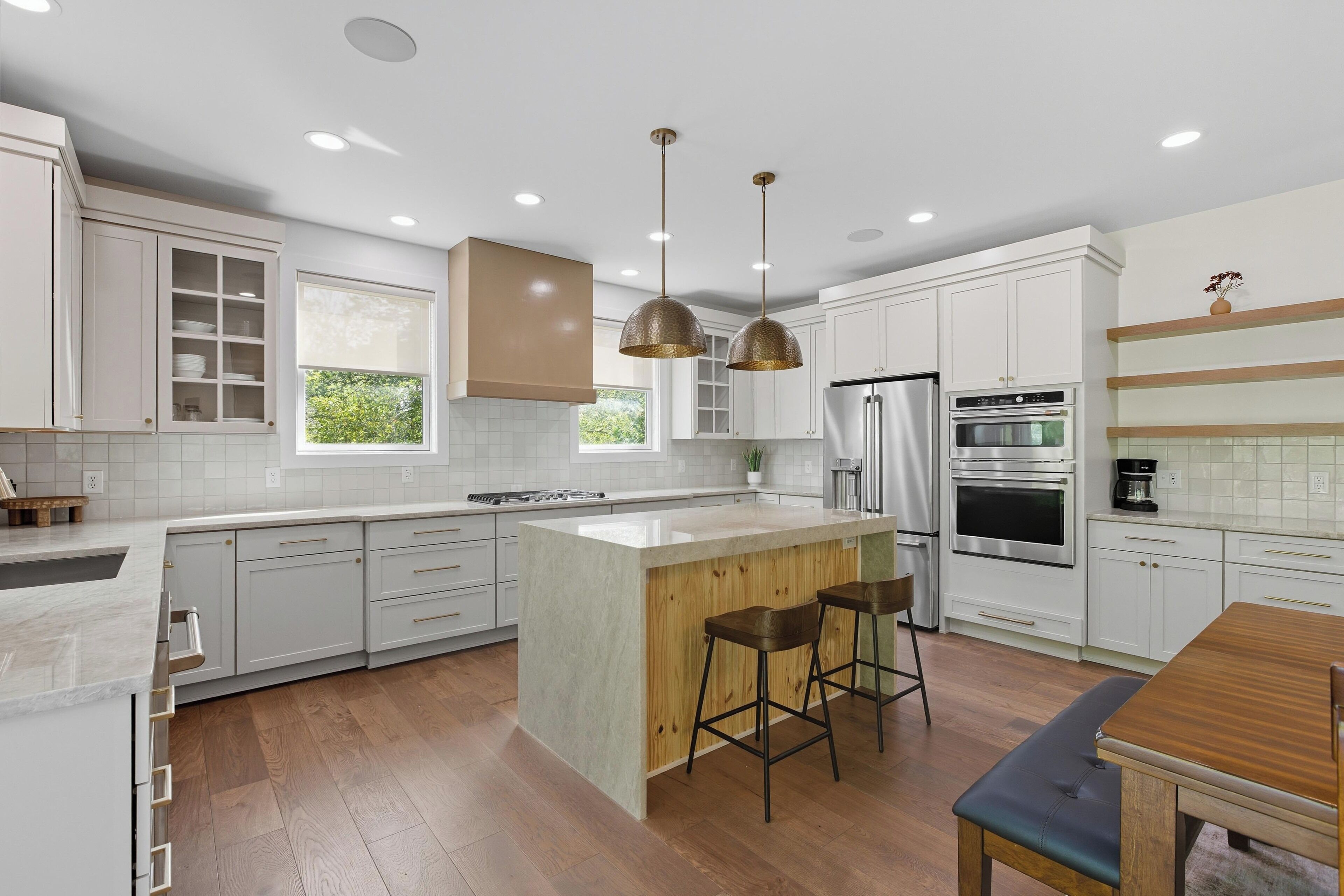 Mikrovågsugn, ugn, spishäll och diskmaskin