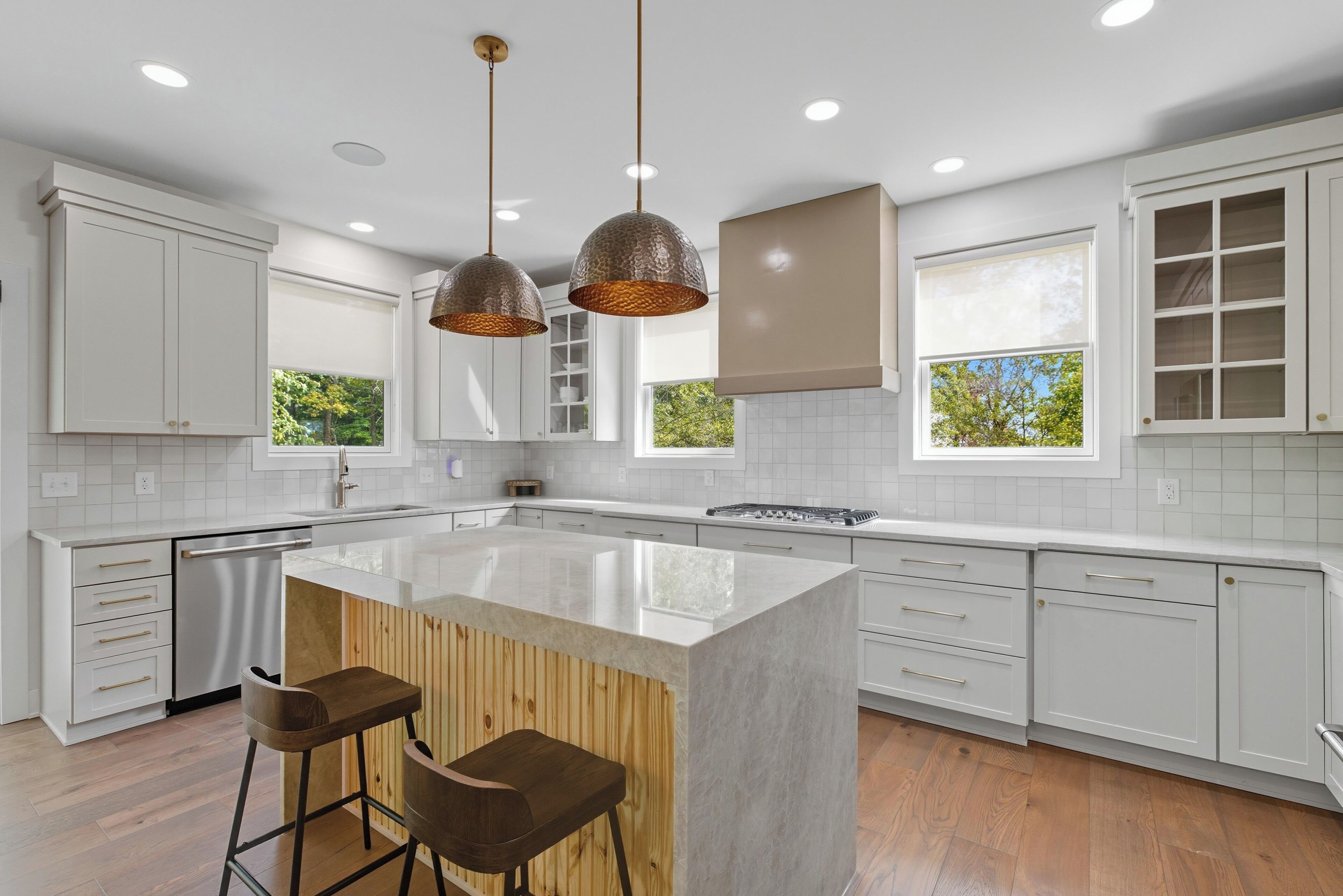 Microondas, horno, parrilla de estufa y lavavajillas 