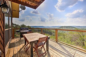 House (3 Bedrooms) | Interior - Scenic Hilltop Hideaway, Mins to River & Lake (New Braunfels)