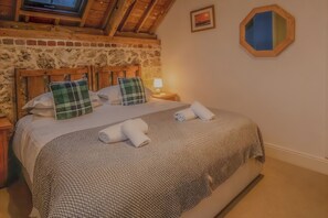 Iron/ironing board, travel cot, WiFi, bed sheets