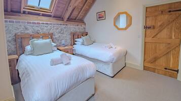 3 habitaciones, tabla de planchar con plancha, wifi y ropa de cama