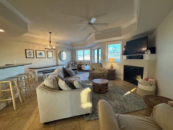 TV, fireplace