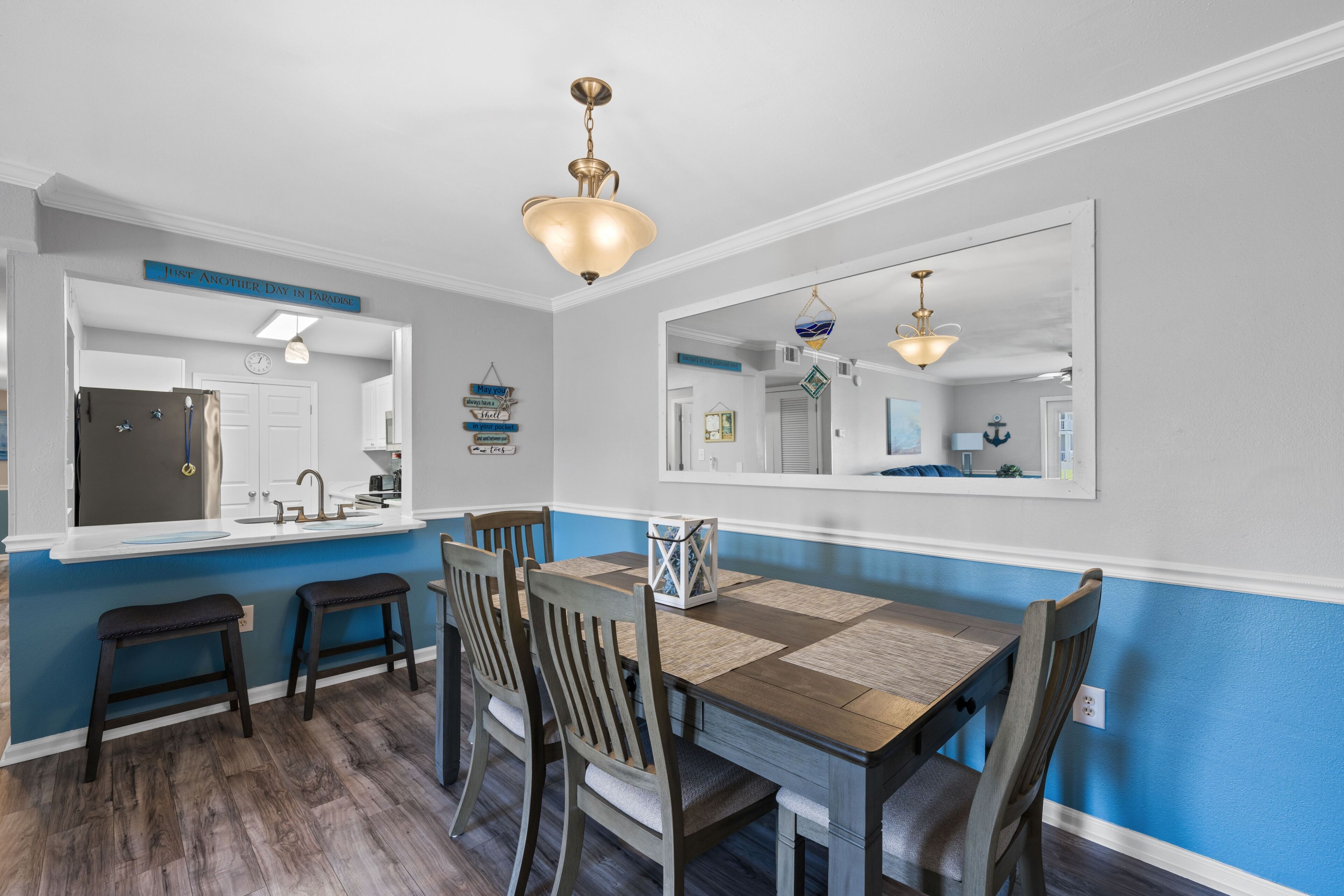 Signature Condo, 3 Bedrooms, Balcony, Garden View | In-room dining