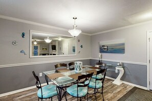 Appart'hôtel Signature, 3 chambres, balcon, vue jardin | Restauration dans la chambre