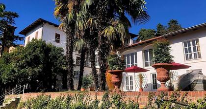 Romantic apartment with swimming pool in period villa in Monferrato