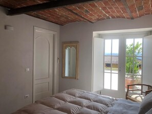 1 bedroom, iron/ironing board, free WiFi, bed sheets - Gelsomino - Romantic Apartment with a Pool in a Historic Villa in Monferrato (Moncestino)
