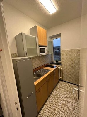 Fridge, microwave, stovetop, cookware/dishes/utensils