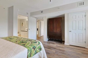 Iron/ironing board, WiFi