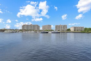 Marina - Yacht Club Villas l Barefoot Towers l ICW (North Myrtle Beach)