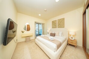 Luxury Apartment, Partial Sea View | In-room safe, desk, laptop workspace, blackout curtains - PVH - 3BR & Maids Room - Princess Tower (Dubai)