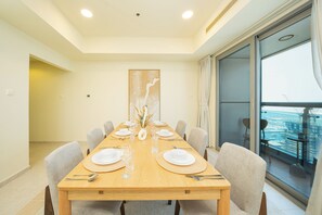 Luxury Apartment, Partial Sea View | In-room dining