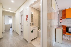 Appartement Standard | Cuisine privée | Réfrigérateur, micro-ondes, four, plaque de cuisson