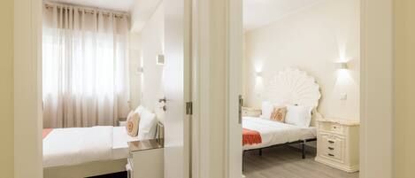 Family Apartment | Iron/ironing board, free WiFi, bed sheets