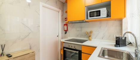 Standard-Apartment | Eigene Küche | Kühlschrank, Mikrowelle, Ofen, Herdplatte