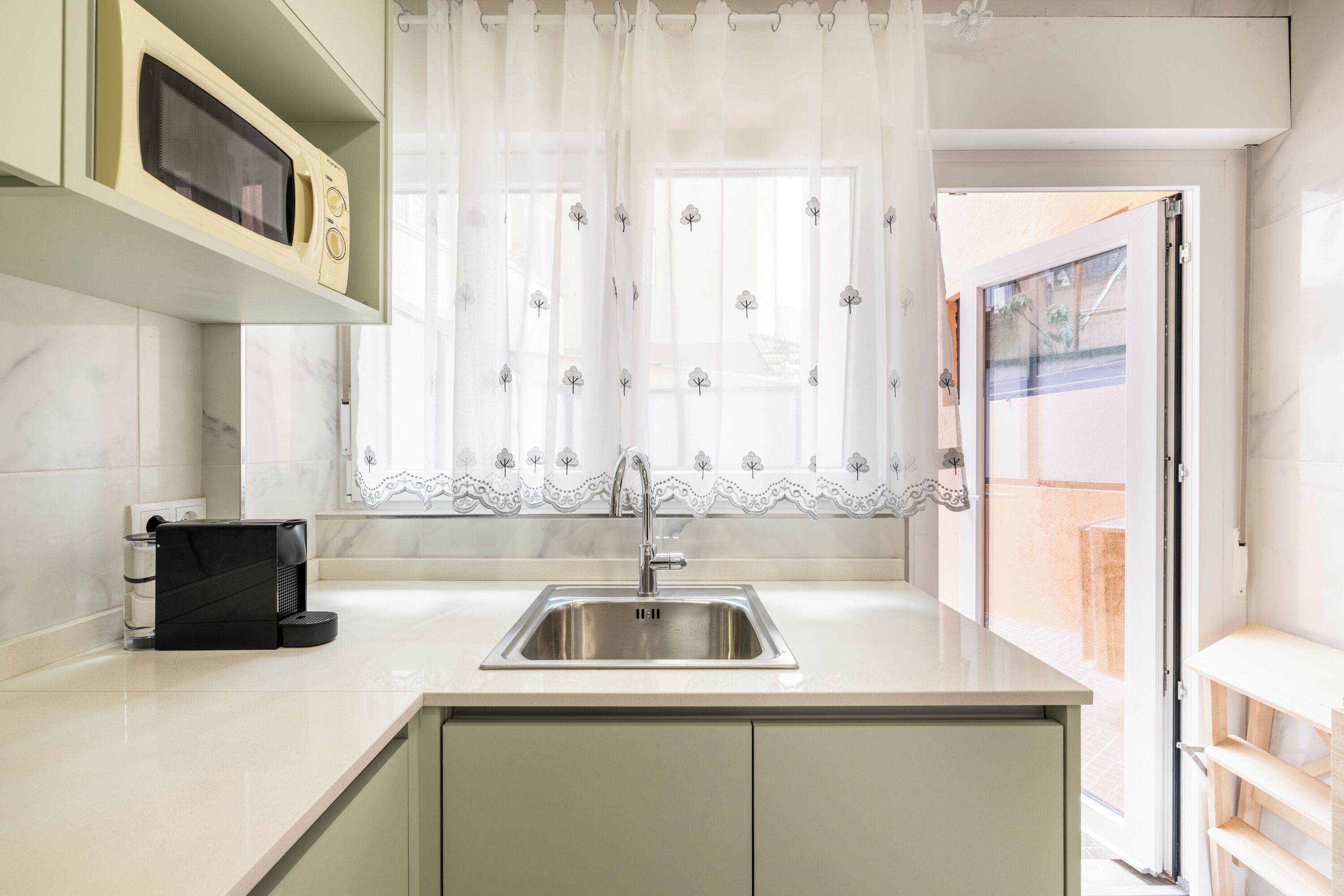 Apartment, Patio | Private kitchen | Fridge, microwave, oven, stovetop