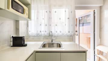 Apartment, Patio | Private kitchen | Fridge, microwave, oven, stovetop