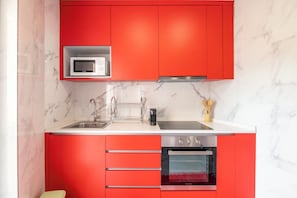 Departamento familiar | Cocina privada | Refrigerador, microondas, horno y parrilla de estufa 