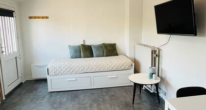 Cozy studio 500 m from the ferry and city center - perfect for 2 people