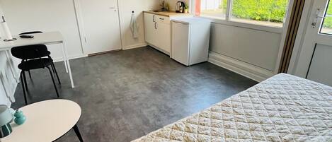 1 bedroom, bed sheets