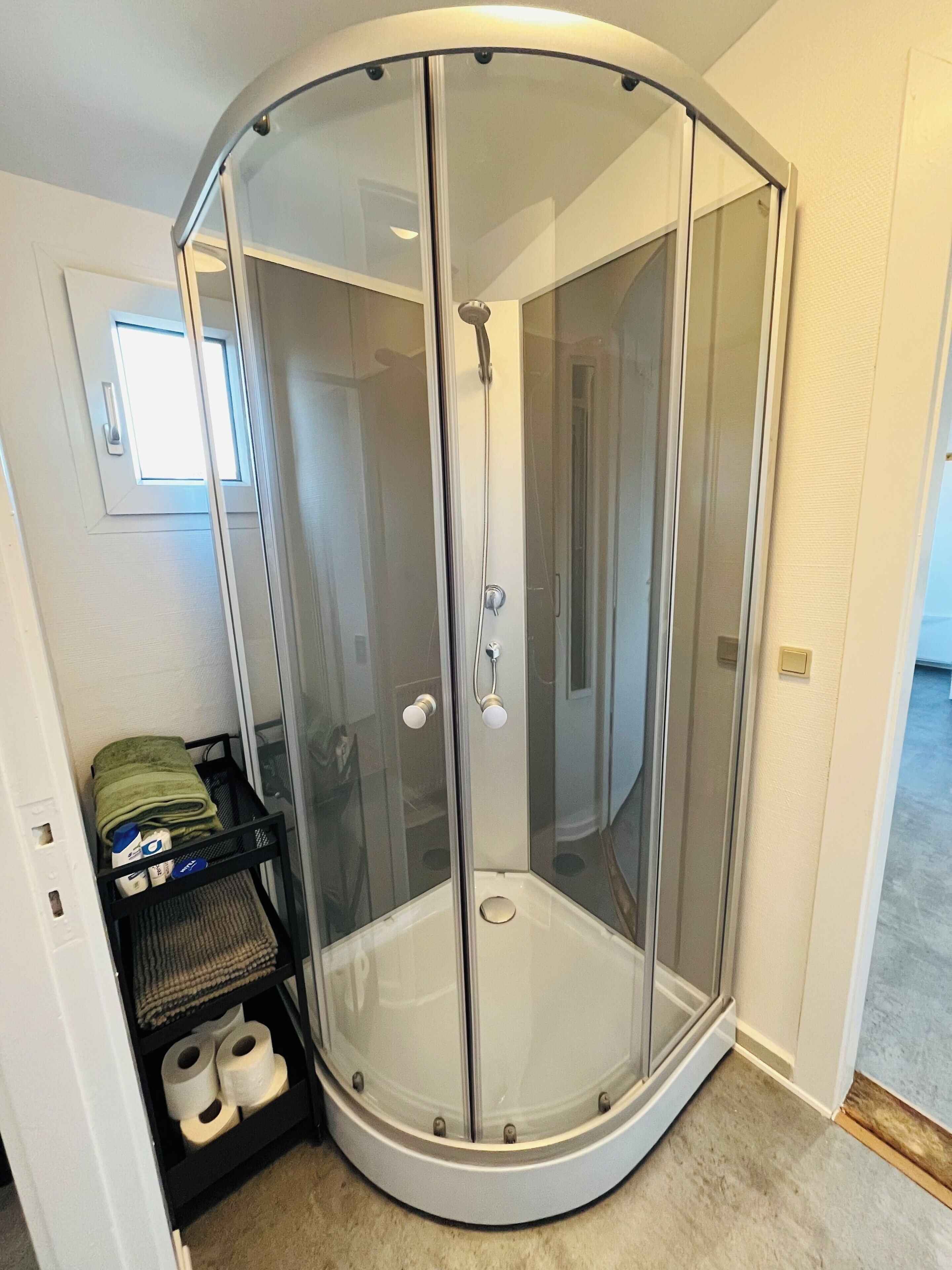 Serviettes fournies, savon, papier toilette