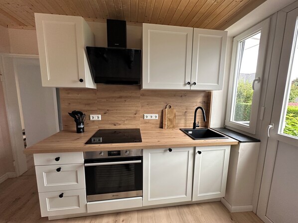 ثلاجة، ميكروويف، فرن، موقد طهي مسطح