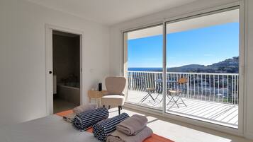 4 bedrooms, iron/ironing board, travel crib, free WiFi