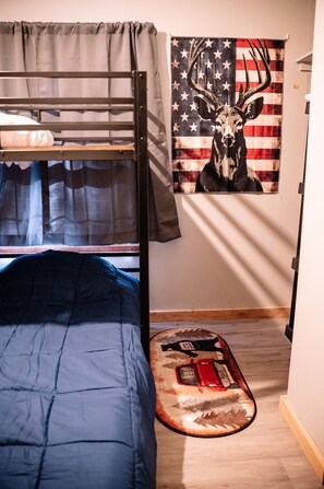 2 bedrooms, WiFi, bed sheets