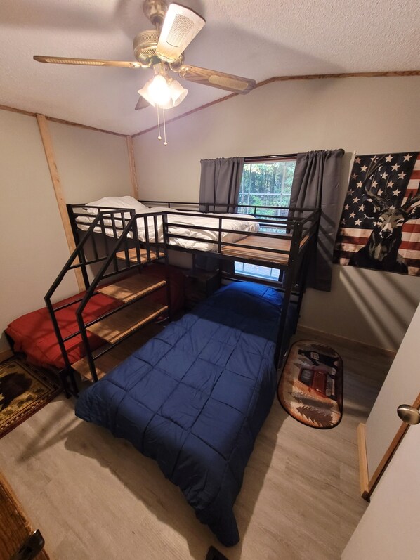 WiFi, bed sheets